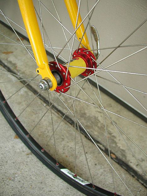 Mirella Bicycle - 2 tone Bullseye hub detail