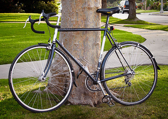 Bridgestone 700 - fendered side view