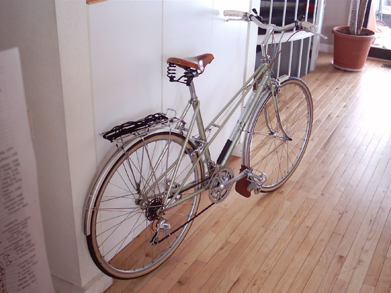 Raleigh Mixte - rear quarter view