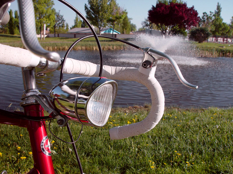 Schwinn World - handlebar & light detail