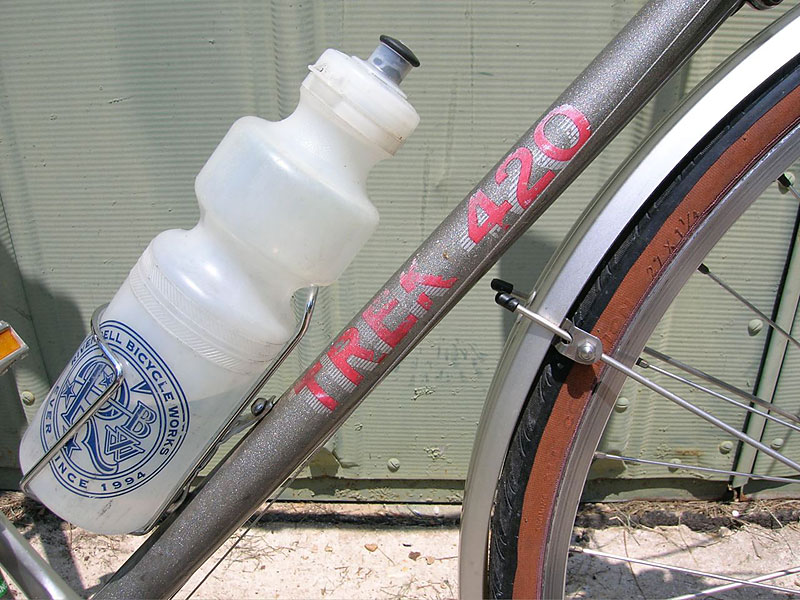 Trek 420 - downtube & RBW waterbottle