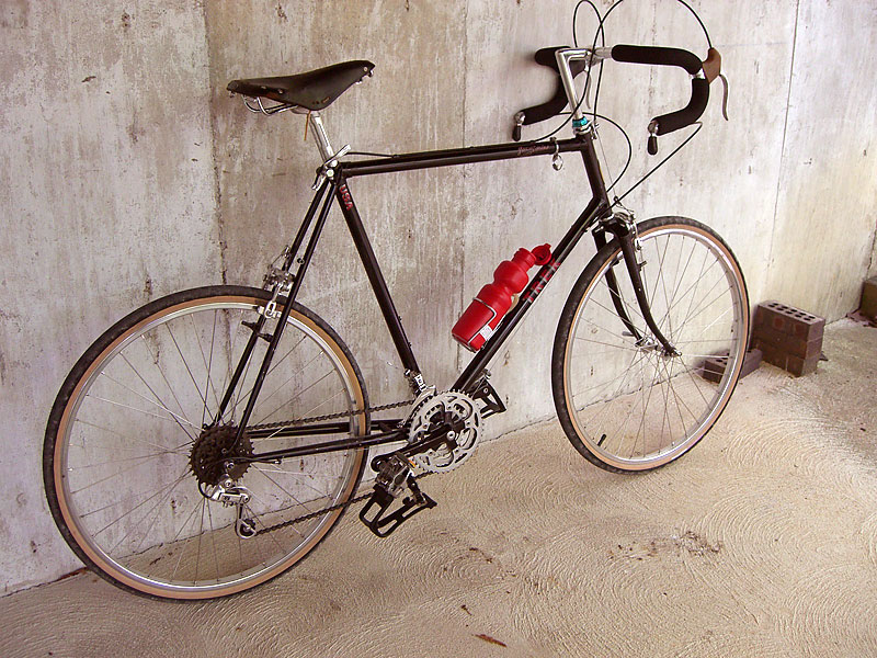 Trek 850 - 650B Conversion rear quarter view