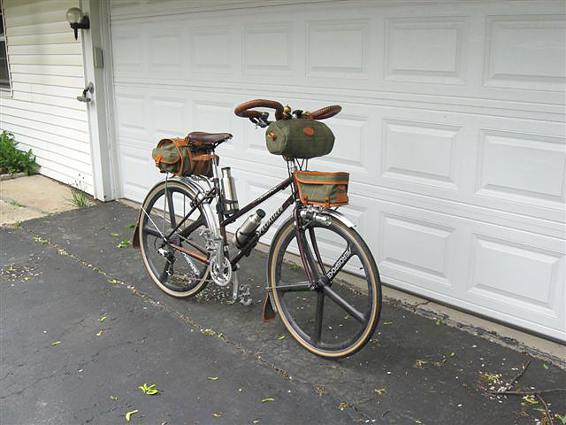 Specialized Crossroads "Bea" - front angle view