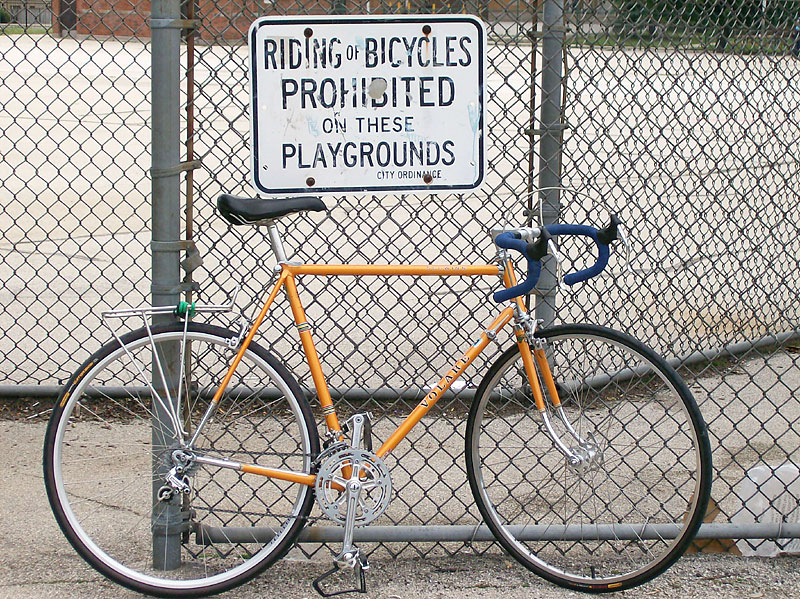 Schwinn Volare - side view, following orders