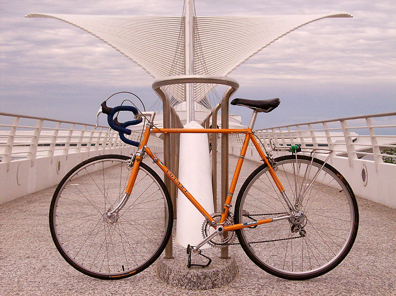 Schwinn Volare - non-drive side view