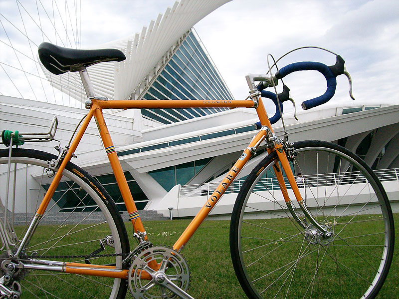 Schwinn Volare - low angle side view