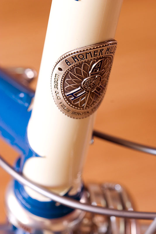 Rivendell A. Homer Hilsen - Headbadge detail