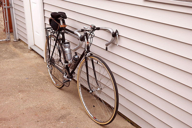 Motobecane Gran Jubilee - front angled view