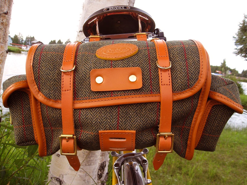 Centurion Le Mans - Nigel Smythe Country Bag in Green Tweed