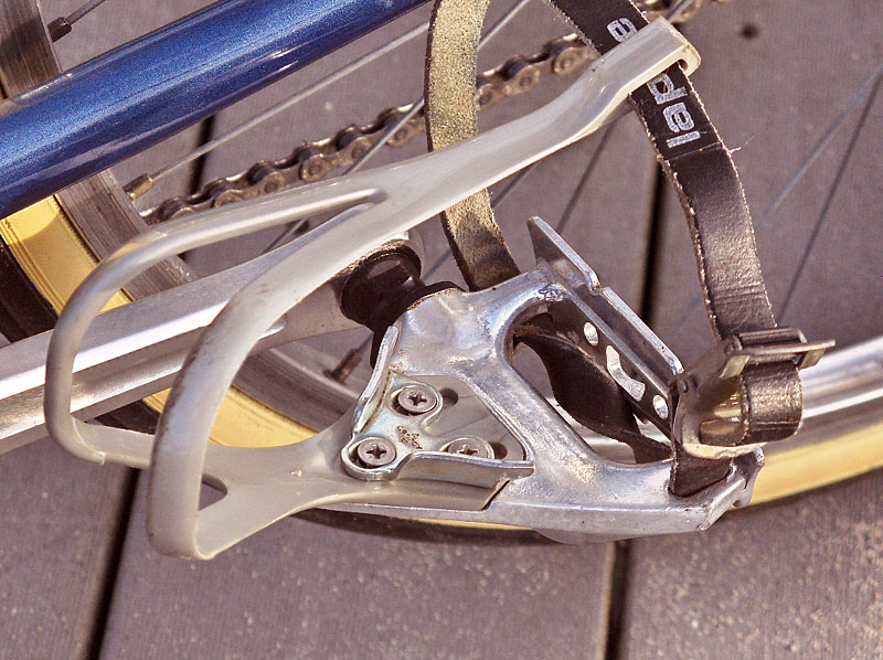 Motobecane Grand Touring - Shimano Pedals detail