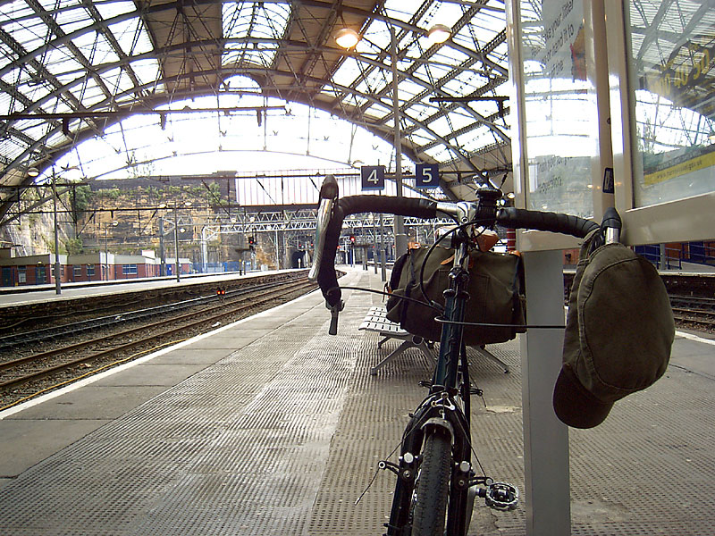 Saracen Custom Tourer - at the station