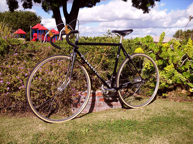 Peugeot PH1 OLE - angled front view