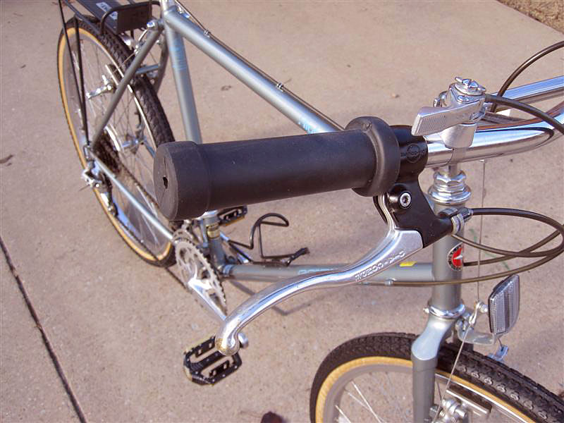 Schwinn High Sierra - front angled view