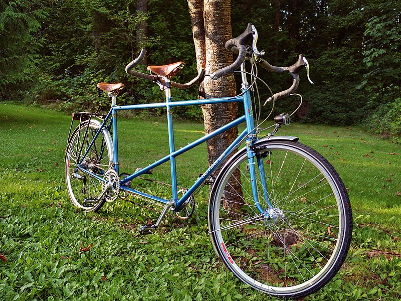 Follis Concorde Tandem - front angled view