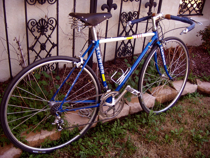 Schwinn Tempo - Angled View