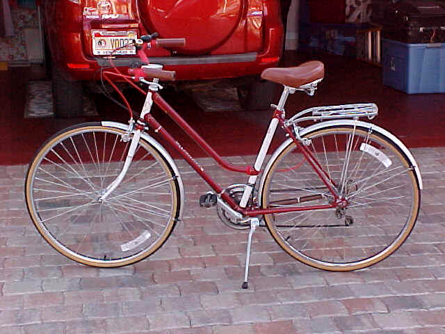 Schwinn World Tourist - non-drive side view