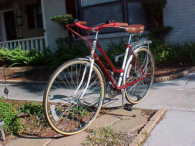 Schwinn World Tourist - Front angled view