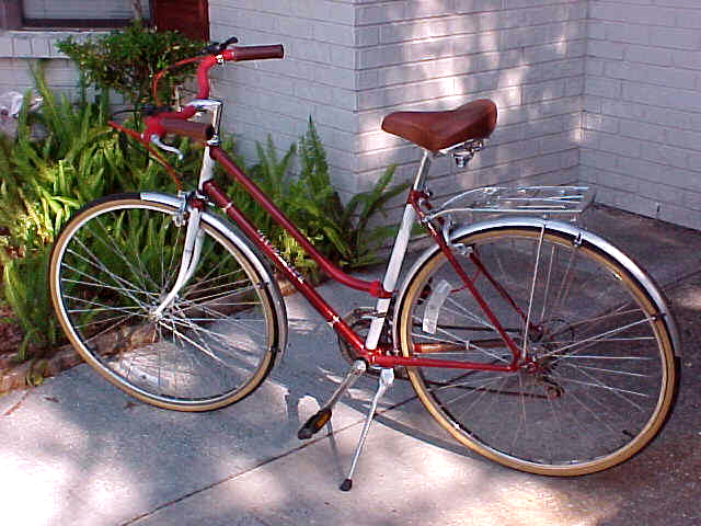 Schwinn World Tourist - angled view