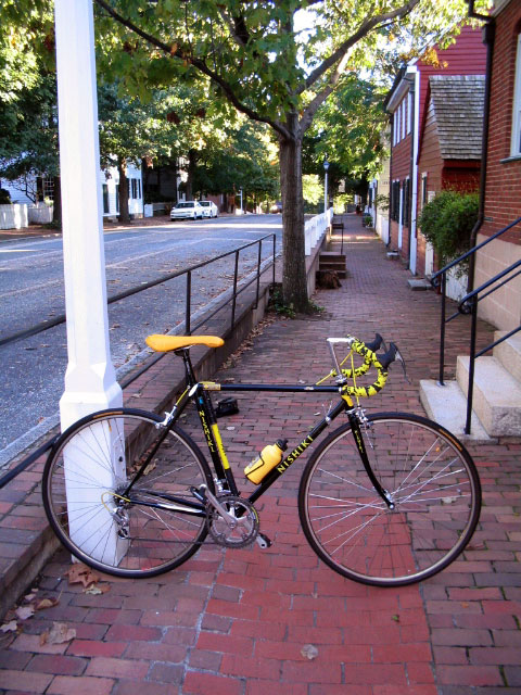 Nishiki Tri-A - street scene driveside view