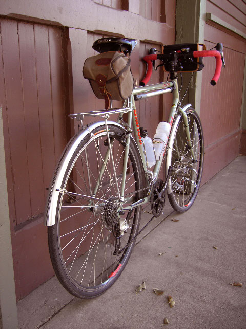 Bianchi Volpe - rear quarter view