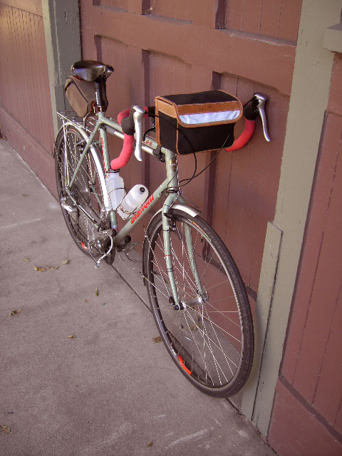 Bianchi Volpe - front quarter view