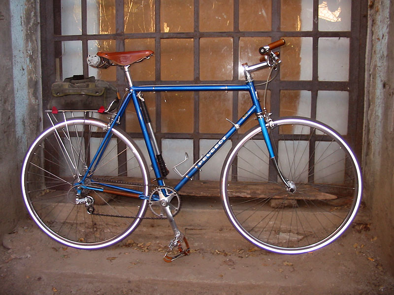 Peugeot - side  view