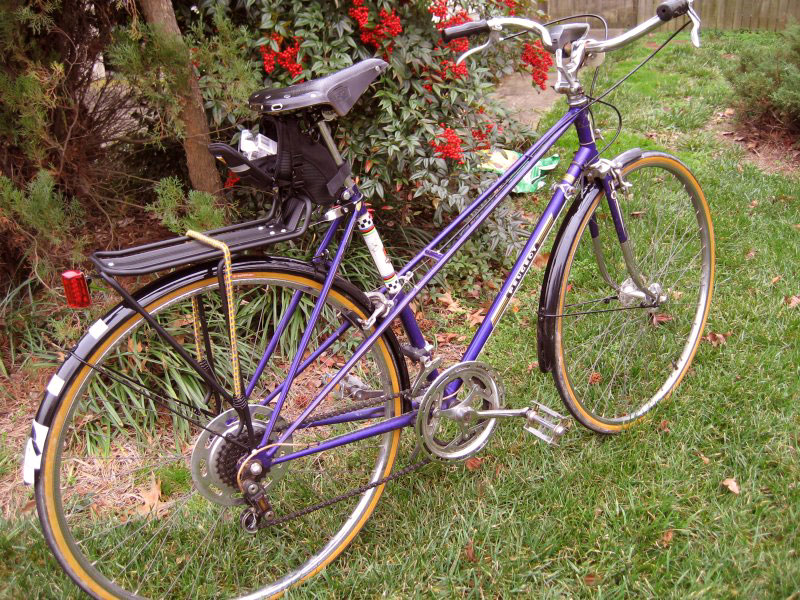 Peugeot UO-18 Mixte- rear quarter view