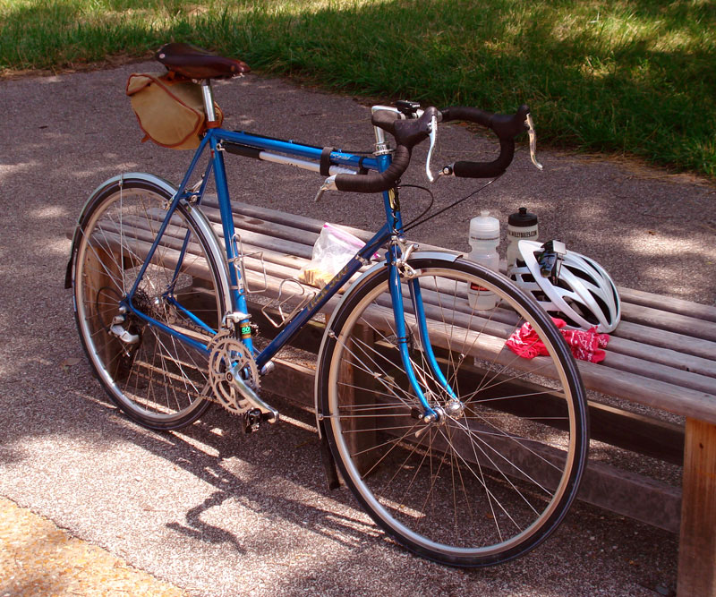 Trek 500 - front quarter view