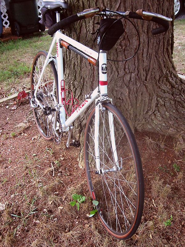 Trek 1000 - front quarter view