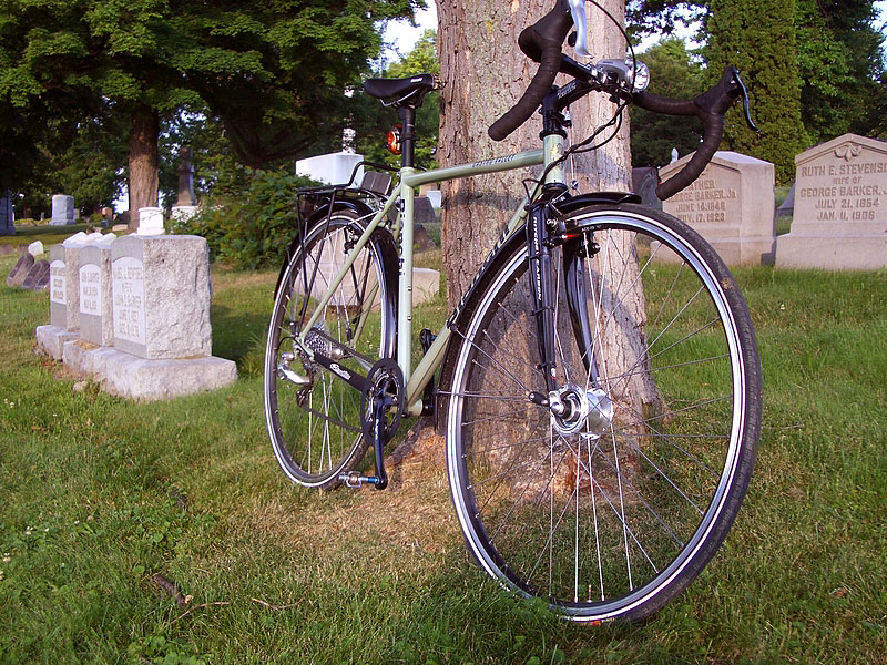 Bianchi Castro Valley - front quarter view