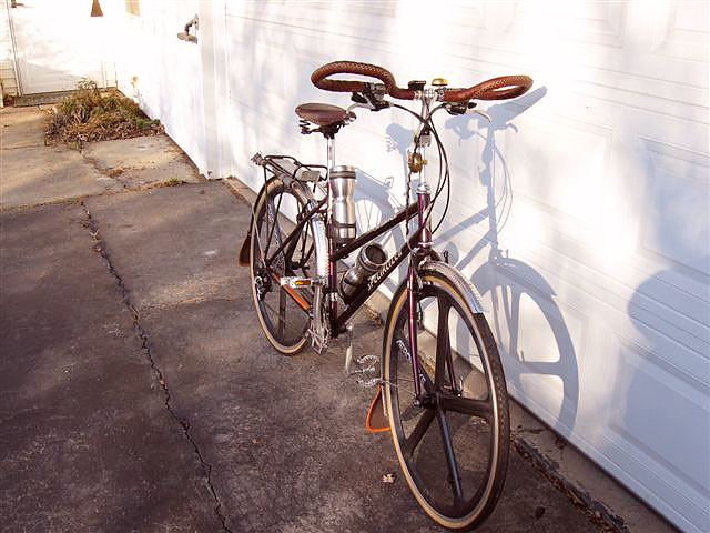 Specialized Crossroads "B" - front quarter view