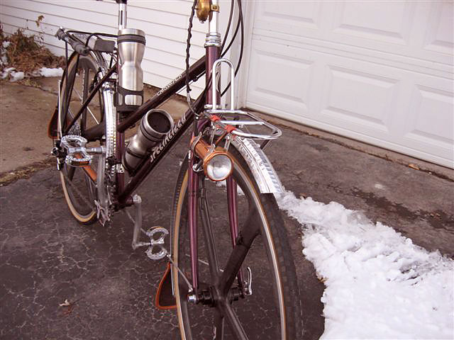 Specialized Crossroads "B" - front quarter view