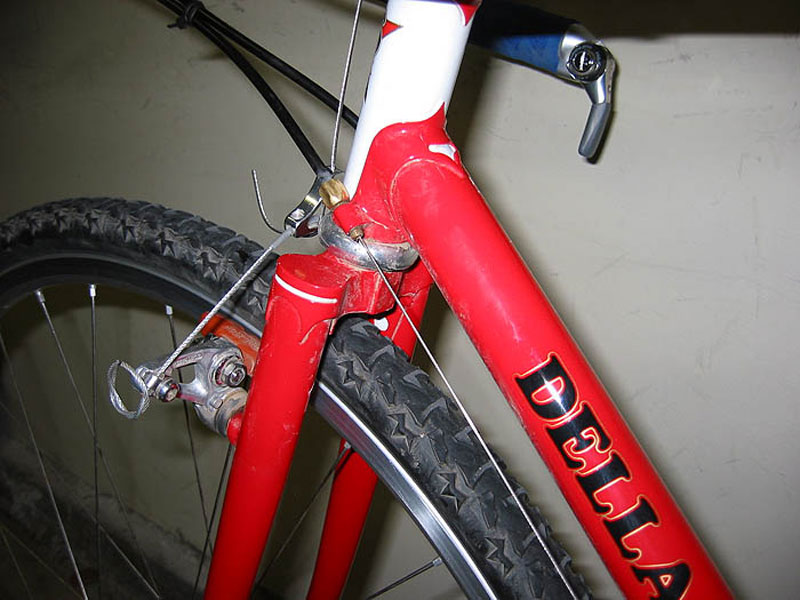 Della Santa Cross Bike - headtube and fork crown