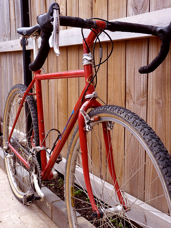 Bruce Gordon Rock 'n Roll - front end detail