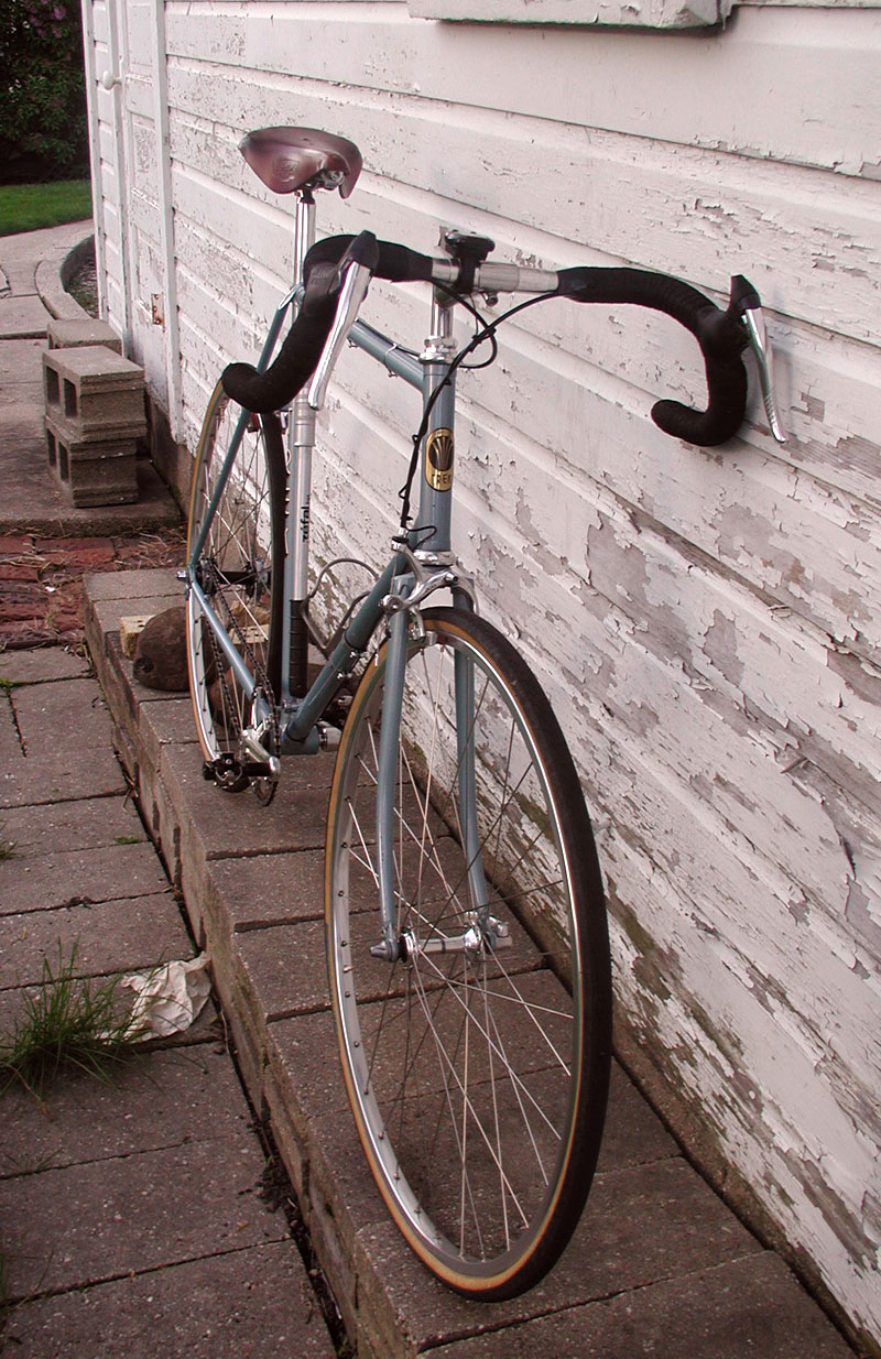 Trek 412 - front quarter view