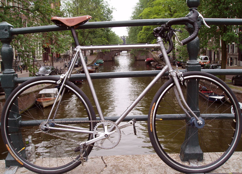 Batavus singlespeed road - canal background