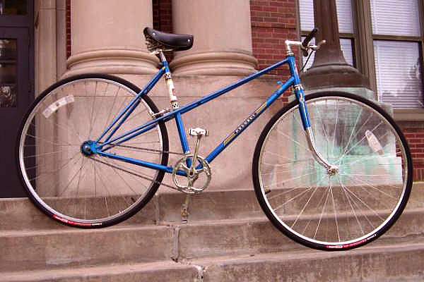 Peugeot Mixte - On the Steps