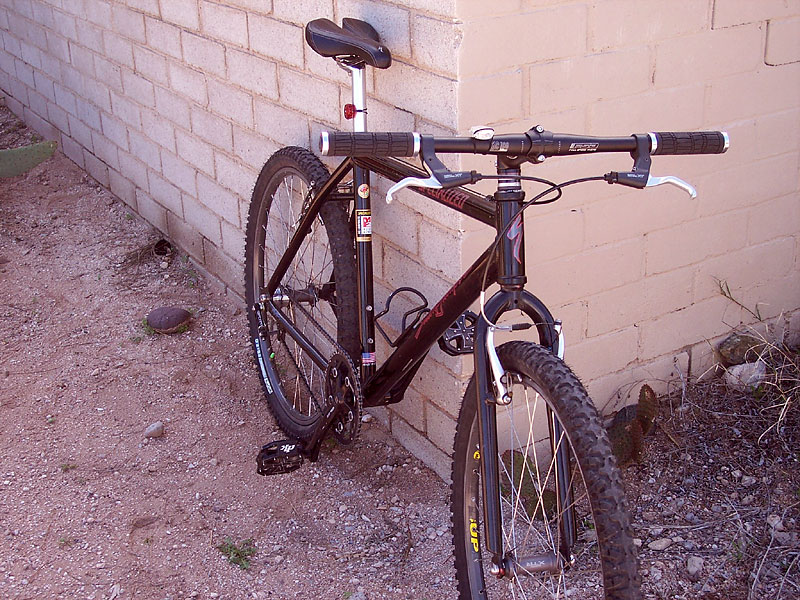 Specialized Stumpjumper M2 - front quarter view