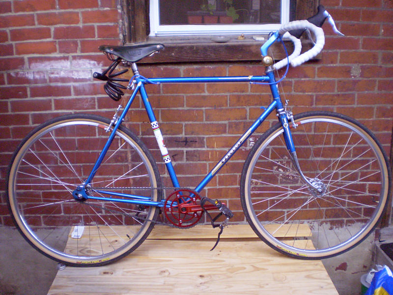 Peugeot Fixie - up against the bricks