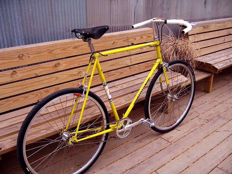 Peugeot UO-8 - rear angle view