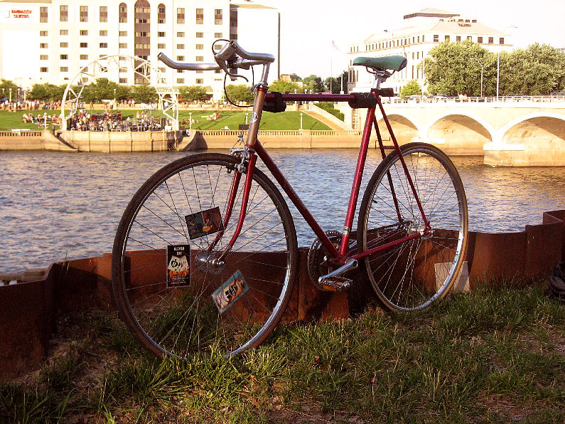 Schwinn Traveler - Gathered at the River