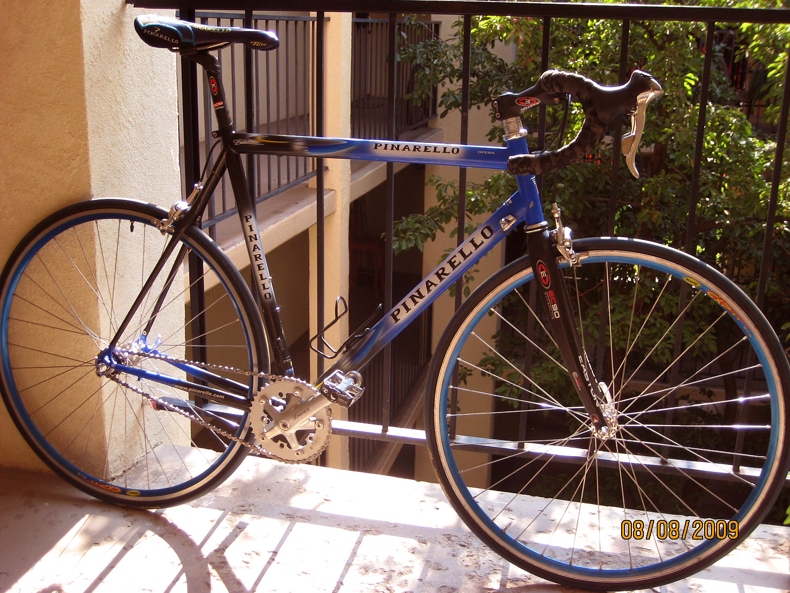 Pinarello Opera - side view