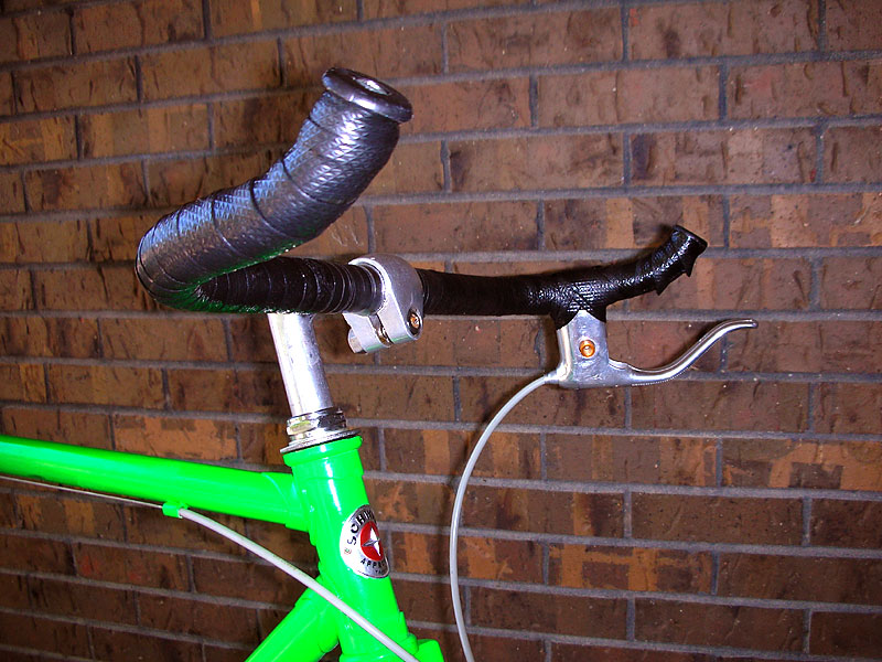 Schwinn World Sport - bars detail