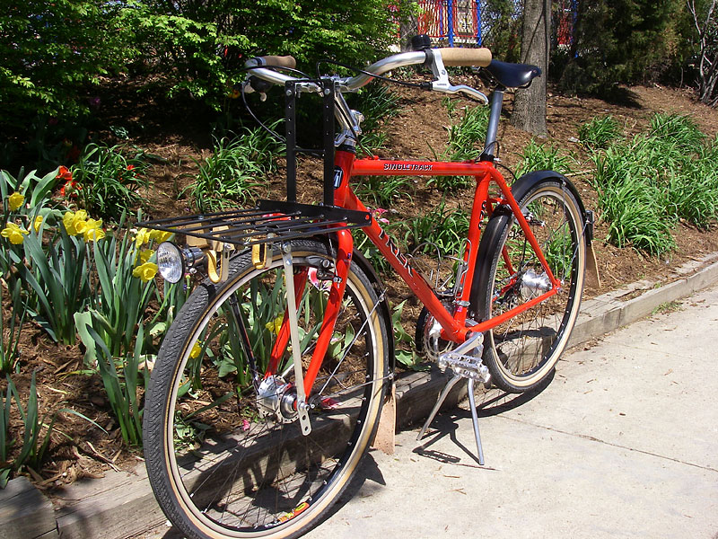 Trek Porteur - front quarter view