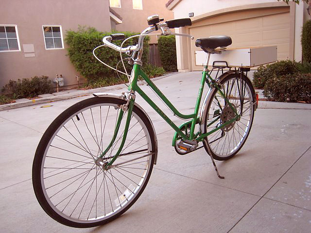 Schwinn Collegiate - front quarter view