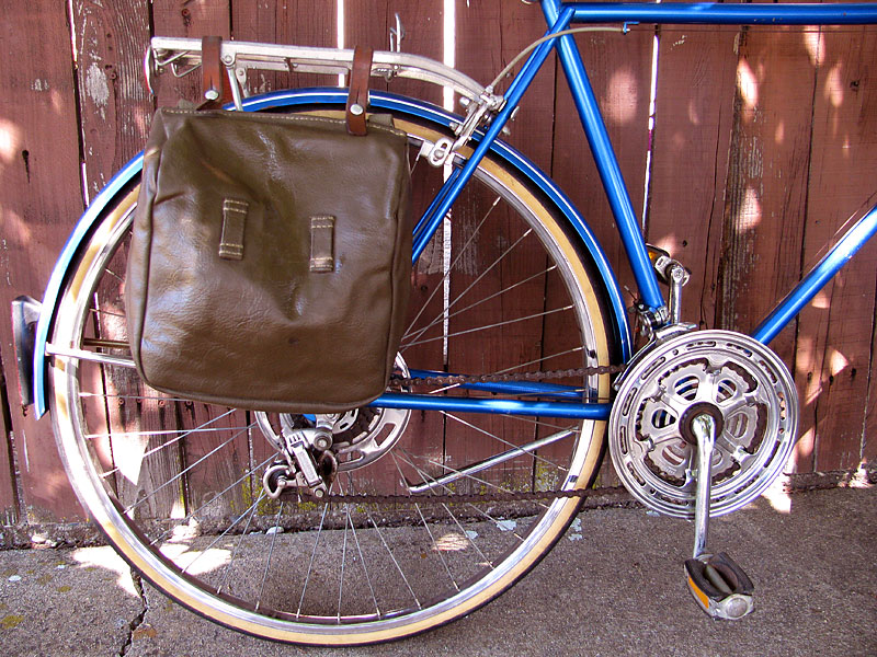 Schwinn Suburban - pannier and drivetrain