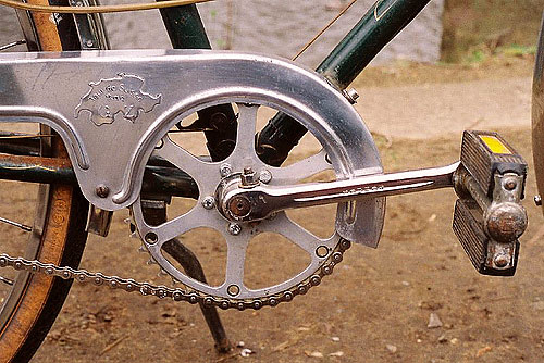 Tour-de-Suisse Townbike - styling chainguard and crank